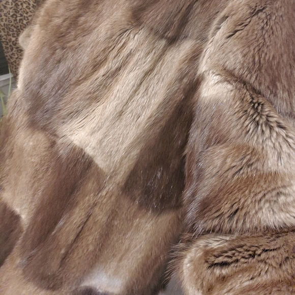 🥰 Fox Fur Coat - Picture 7 of 7